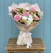 Букет цветов из:  Гвоздики, Орхидеи и Розы #REPLACE_PRED# Федюково