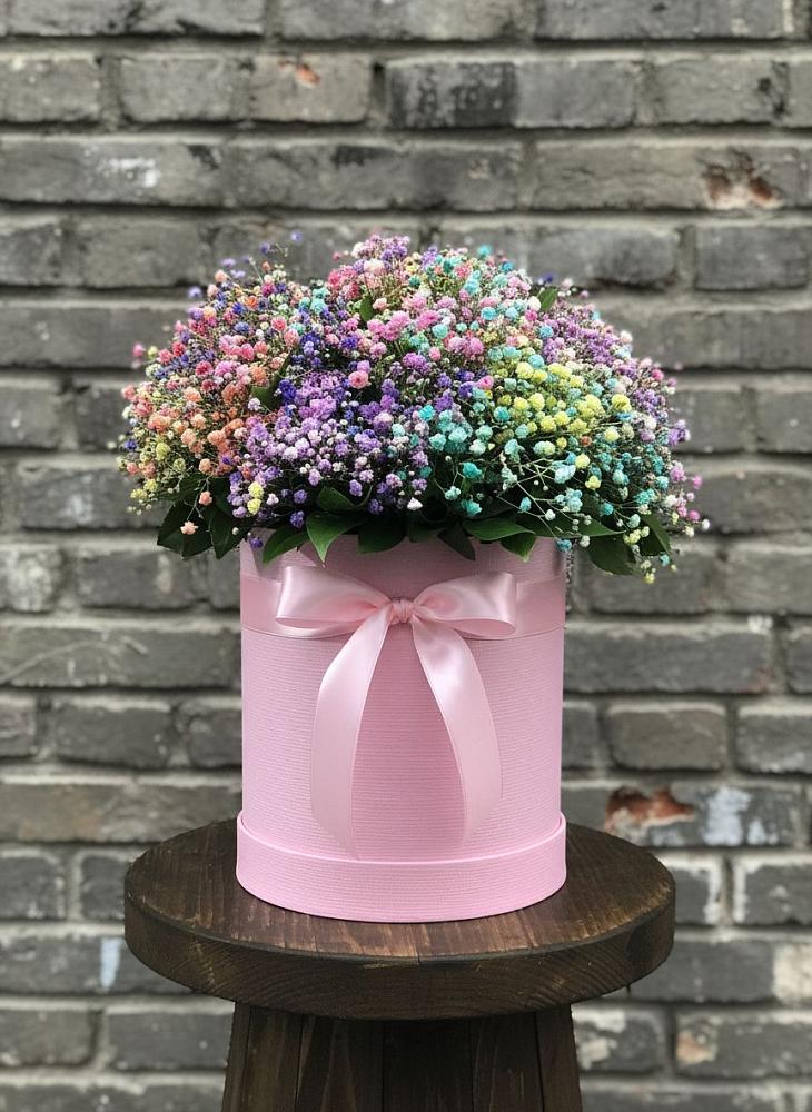 Цветочная композиция из Гипсофила и Розы в шляпной коробке в Федюково