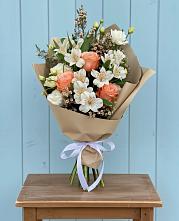 Букет цветов из:  Альстромерии, Лизиантусы, Розы и Хризантемы в Федюково